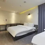 Hertz Hotel